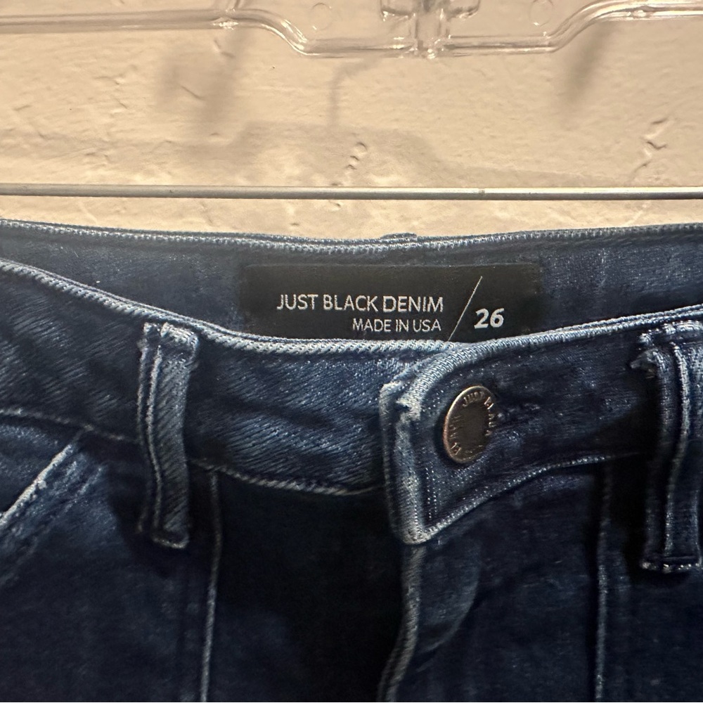 Just Black denim wide leg jeans size 26, but fits like a 4